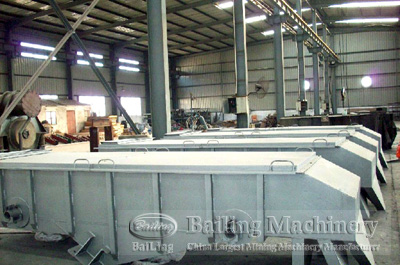 Linear vibrating screen