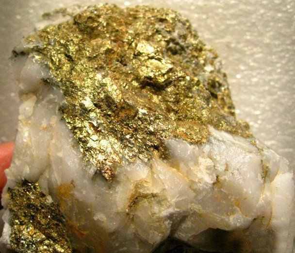 Processing technology of gold ore
